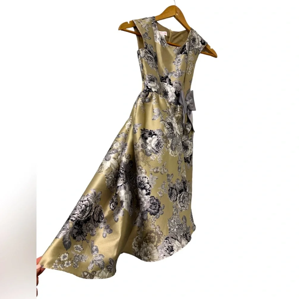 Bonnie Jean brand. Girl cascade dress. Size 10. Metallic floral dress. Used 1x. - Picture 4 of 8
